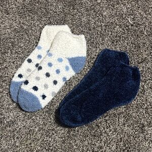 2 Pairs of Fuzzy Socks